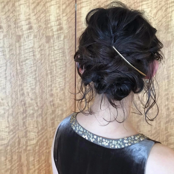 同窓会にもぴったりの8つの華やかヘアアレンジカタログ