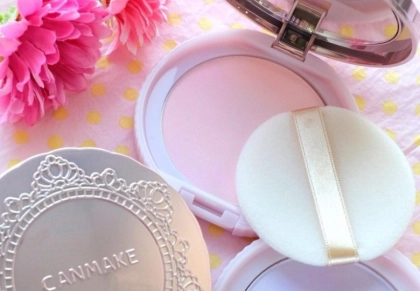 話題のキャンメイクパウダーに注目！あなたはどの色を選ぶ？