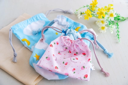 【巾着の作り方】初心者でも手縫いで簡単！入園・入学グッズに◎作品例も紹介！