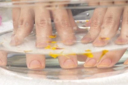 ネイルの気泡を防ぐコツ！修正テク＆ごまかしテクも学んでお悩み解決