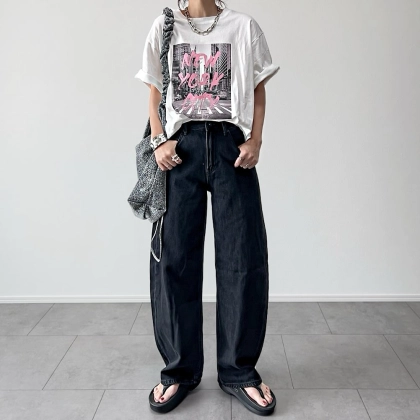 「脚長すぎて、感動しかない!」【ユニクロ】のバギーカーブジーンズが神シルエットと大バズリ!