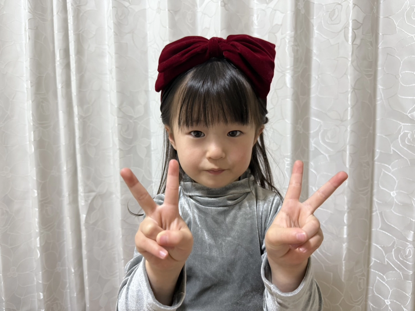 「超簡単で崩れない!」キッズの華やかクリスマスパーティーヘア<すずちゃんのヘアアレンジ講習>