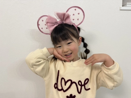 「カチューシャも帽子もOK！」「崩れないからゴキゲン♪」テーマパーク向け簡単キッズヘア＜すずちゃんヘアアレンジ講座＞