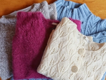 セーターの正しい洗濯法は？手洗い・洗濯機洗いの仕方と縮みの直し方も