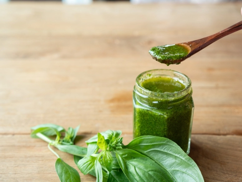コストコのバジルソースがおいしすぎる!【バリラペーストジェノベーゼ】の特徴や魅力、パスタへの使い方やアレンジまで