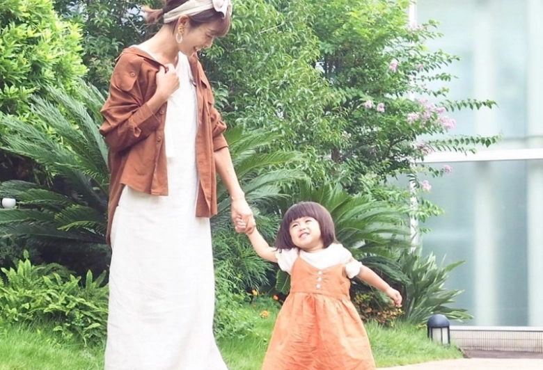 オレンジブラウンカラーが流行中!コスメからコーデまで実例と共にチェック