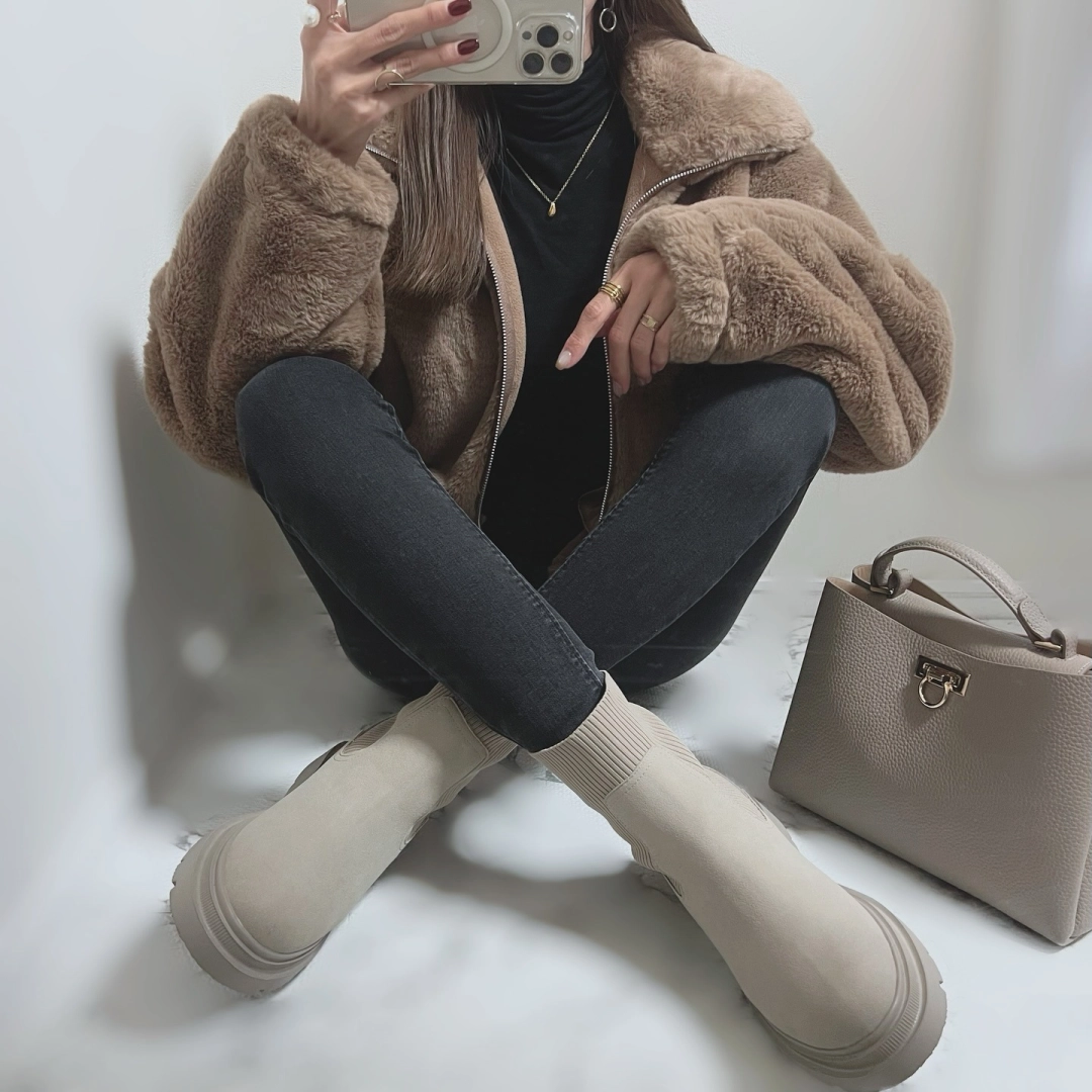 「着るだけでおしゃれ見え!」【GU】フラッフィーブルゾンなら軽くてあったか冬コーデが完成♡