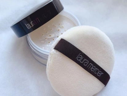 ルースパウダーのおすすめは？デパコスやプチプラの人気アイテムをご紹介！