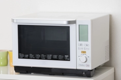 電子レンジとオーブンそれぞれの違いや特徴を紹介します！
