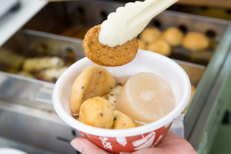 【2026】コンビニおでんはいつからいつまで販売？セブン・ファミマ・ローソンの特徴も解説