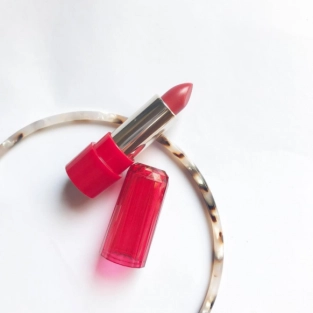 コンビニで買える最旬プチプラリップ5選!普段使いしやすいカラーはコレ