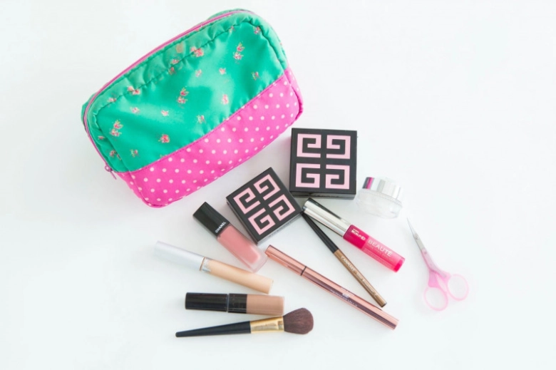 ジバンシイのファンデーションが人気の理由!色展開や新色、口コミは?