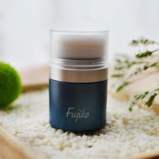 ペタッと髪さん必見☆フジコポンポンパウダーならふんわりボリュームヘアに