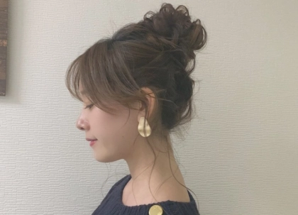 後れ毛は出し方次第でこなれ感UP!巻き方やおしゃれなアレンジ方法も紹介