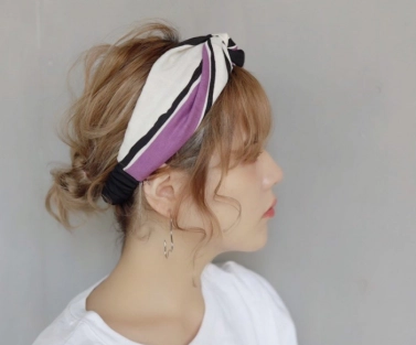 ヘアバンドのおすすめアレンジ8選!今っぽくつけるポイントも紹介
