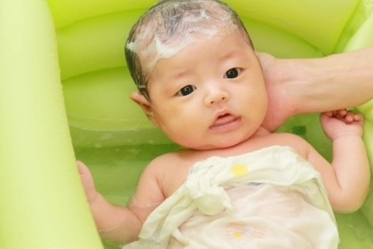 新生児のお風呂デビュー！みんなどうしてる？スムーズに入れるポイントは？