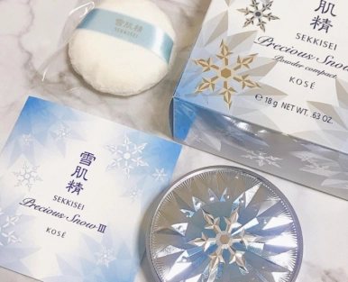 雪肌精のファンデーションで透き通るような肌に!パッケージにも注目