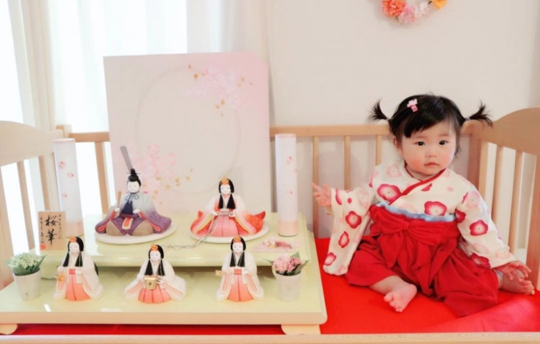 初節句には何が必要?女の子のお祝いの衣装や料理をご紹介