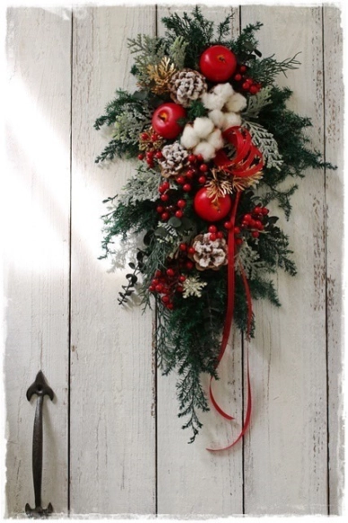 クリスマススワッグでおしゃれデコレーション♡簡単な作り方も伝授