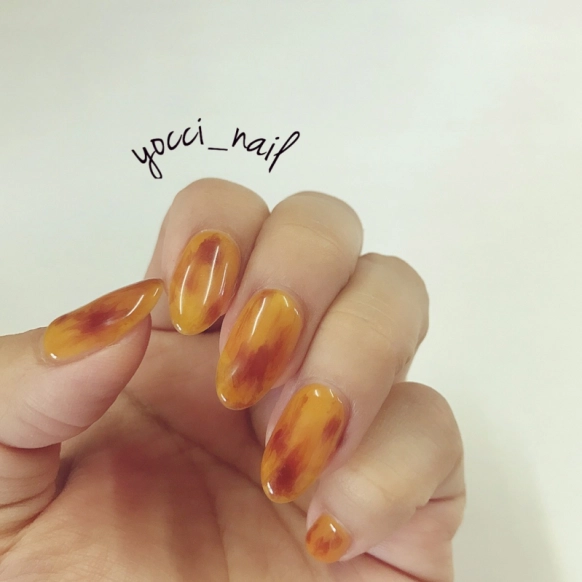 秋は大人っぽいべっ甲ネイルが◎どんなシーンにも似合うネイルをご紹介