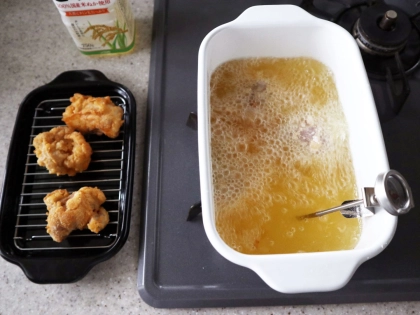 「揚げ物マニアになっちゃいそう♪」温度計付きで失敗知らず【角型天ぷら鍋】がすごい!【オトナの家庭科②】