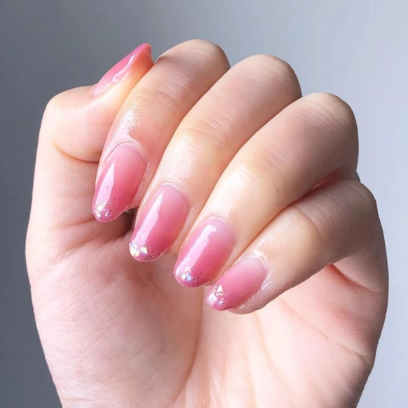 グラデーションネイルで爪先から季節感を演出☆デザイン&やり方も