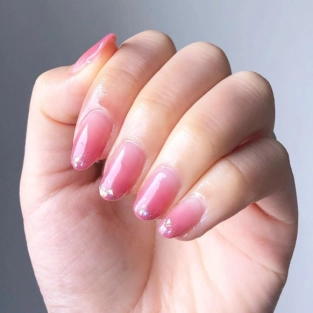 グラデーションネイルで爪先から季節感を演出☆デザイン&やり方も