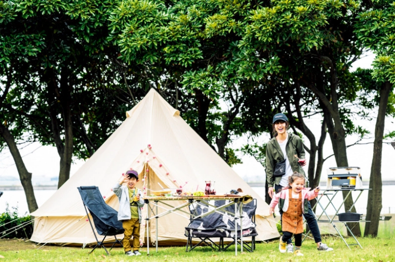 バーベキューの服装はこれが正解！動きやすくておしゃれな季節別コーデ披露