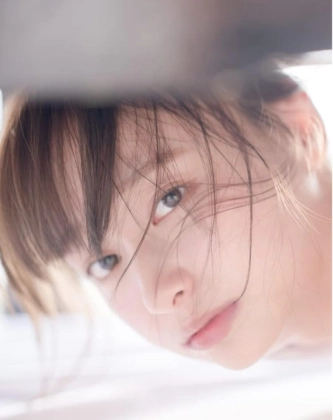 影山優佳さん雰囲気ガラリ!「スパイ役のオファー来そう」色っぽいランジェリー&黒ストッキングショット公開「この前までユニフォーム着てたと思ったら♡」