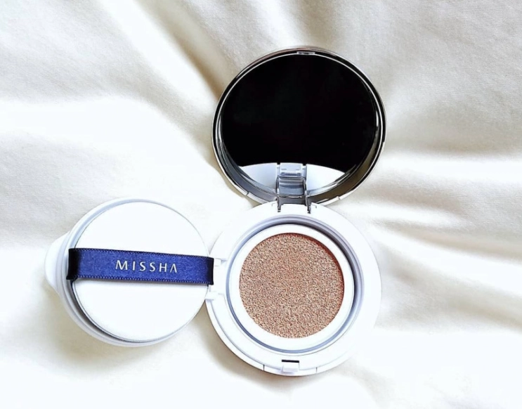 ミシャのクッションファンデで肌の悩みを解決！透明感のある自然なツヤ肌に