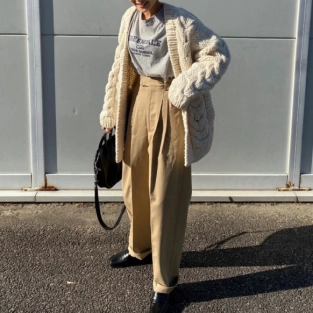 チノパンとは？スラックスとはどう違う？定義やコーデのポイントを解説