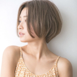 ショートボブは丸顔さんと相性バツグン！年代別おすすめスタイルをご紹介