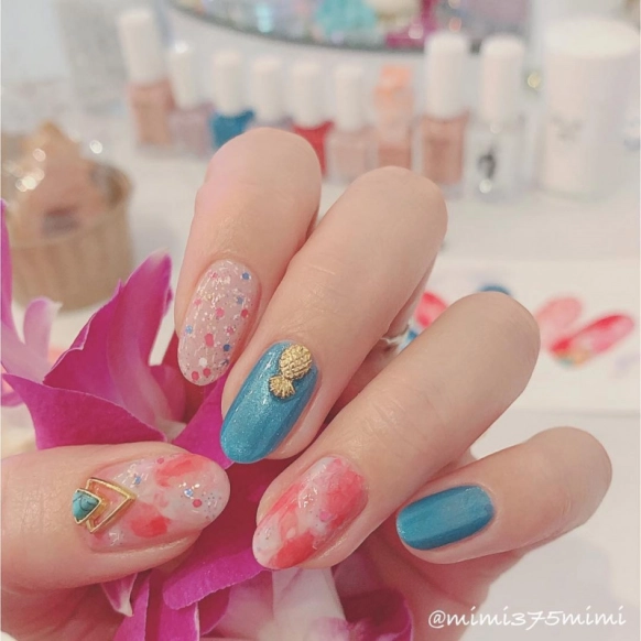 エスニックネイルが大人かわいい♡季節別デザインのコツを紹介