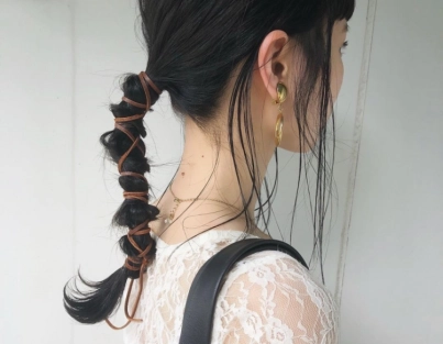 ヘアアレンジはストレートでスッキリ見せ◎巻かない簡単アレンジ術も伝授！